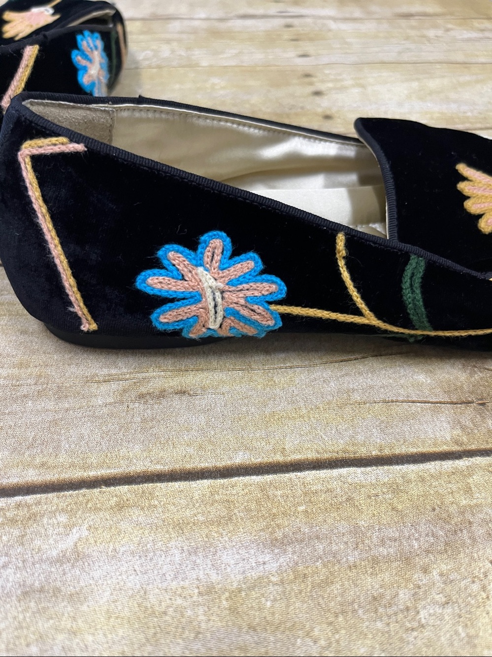 Birdies Black Velvet Floral Embroidered Loafers size 9.5 - Picture 3 of 6